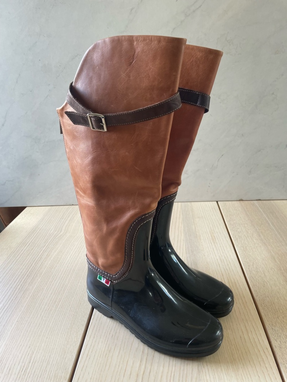 Les Tres Jolis Made in Italy Tall riding Boots Black rubber bottom/brown upper